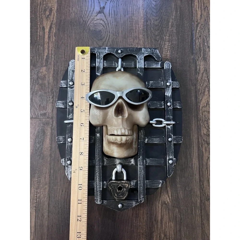 VTG Gemmy Singing Skull‎ Hanging Halloween Wall Prop 